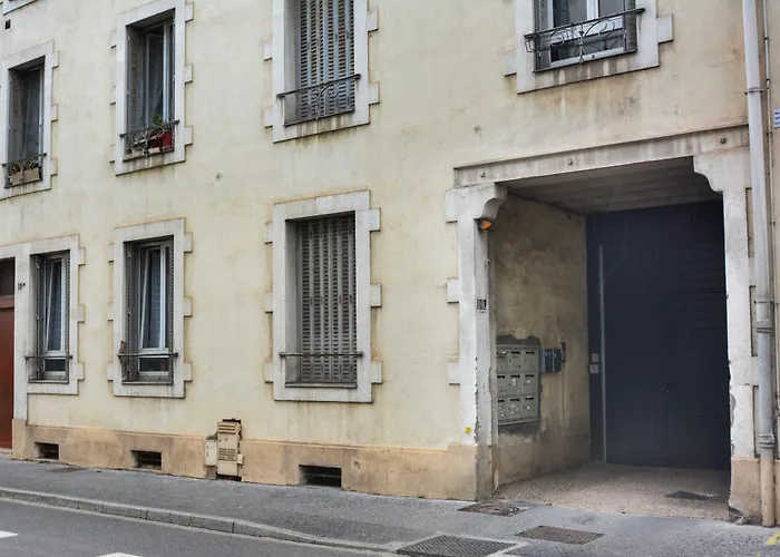 L\'indépendant de la rue du Tapis Vert